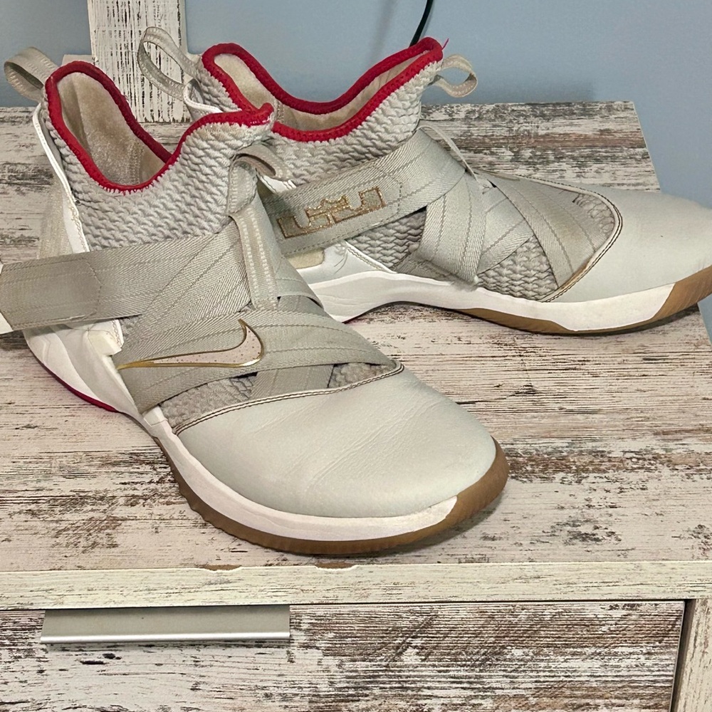 Nike LeBron Soldier 11 (XI)
